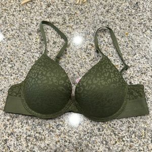 PINK Victoria’s Secret wear everywhere push up bra